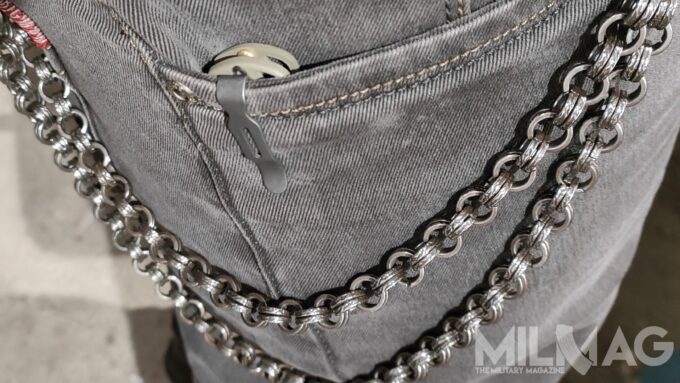 benchmade bugout schowany w kieszeni