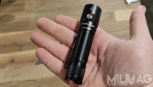 wielkość latarki fenix e28r