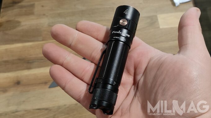 wielkość latarki fenix e28r