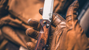 benchmade Grizzly Creek Hunt w dłoni