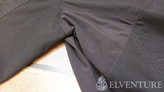 elastyczne wstawki z versastretch pod pachami