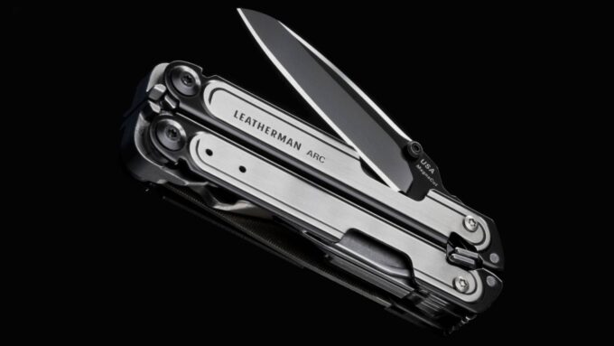 prezentacja ostrza leatherman arc