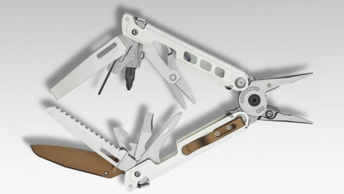 multitool leatherman batch 005 40th anniversary tool z rozłożonymi narzędziami