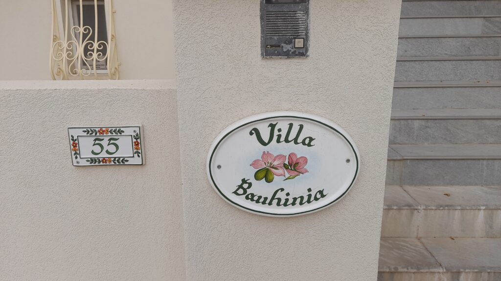 Przykład zwyczaju nazywania domów