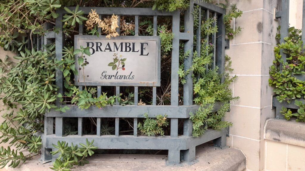 Przykład zwyczaju nazywania domów