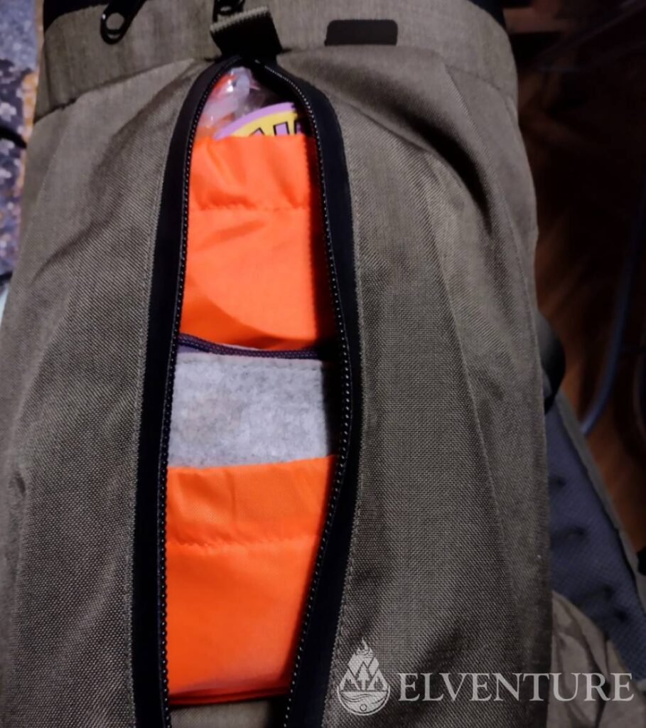 Zapakowane kieszonki małej komory plecaka HRDY