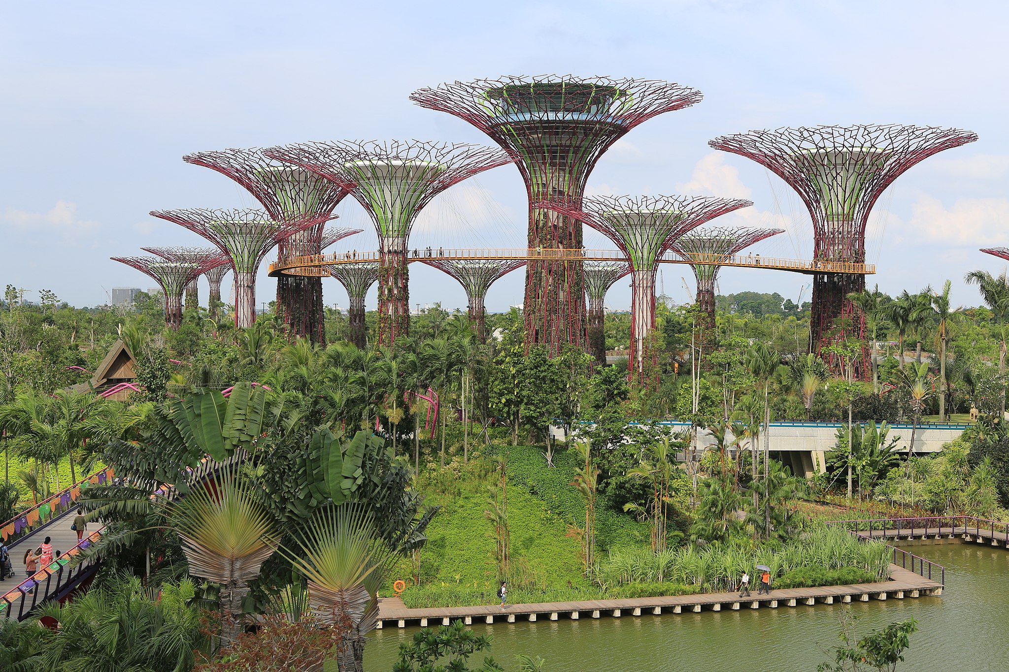 Gardens by the Bay. Shiny Things. CC BY 2.0, https://commons.wikimedia.org/w/index.php?curid=20319984