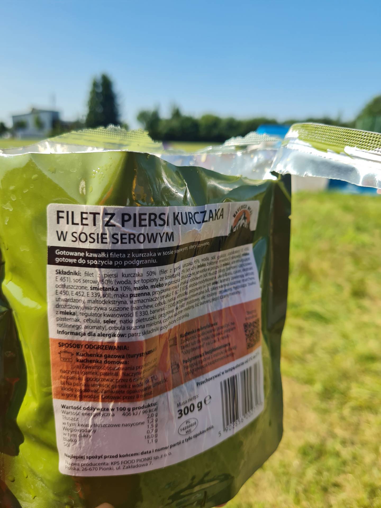 skład dania głównego, czyli fileta z kurczaka w sosie serowym, filet z kurczaka stanowi 50% zawartośc, dodatki to m.in. woda, sól, glukoza itd.