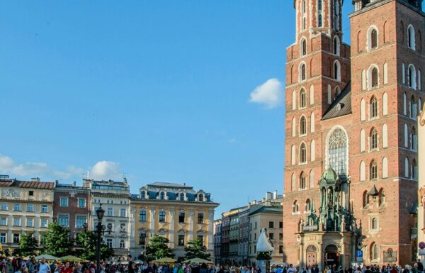 Bezpieczny kierunek na wakacje? Kraków i Polska!