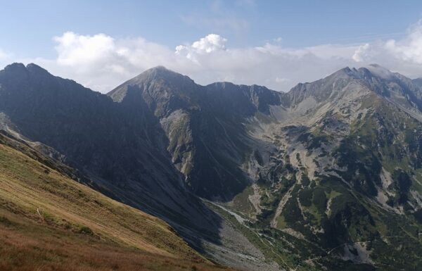 Tatry - widok spod przełęczy pod Wołowcem