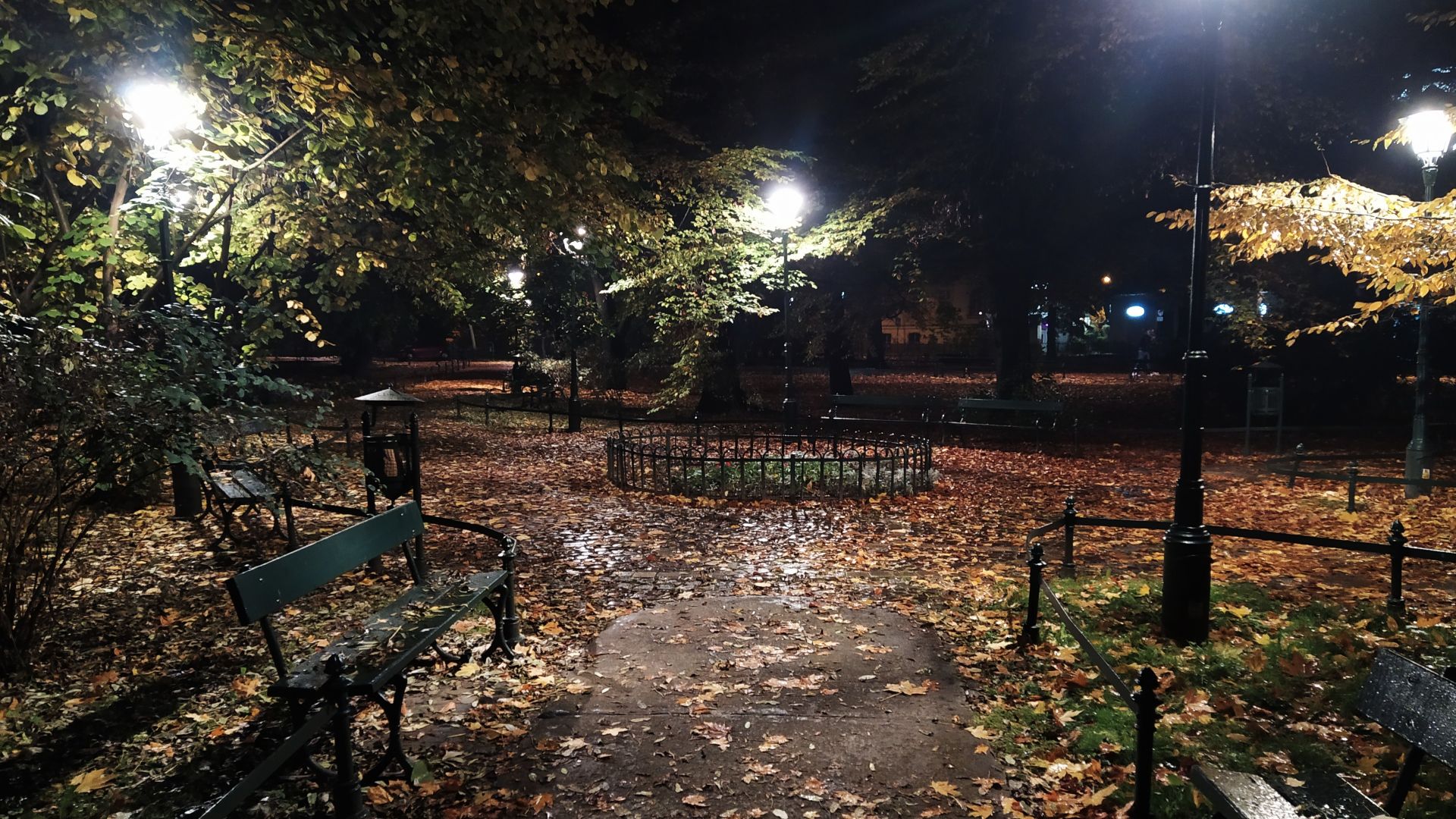 Kraków - Planty jesienną nocą