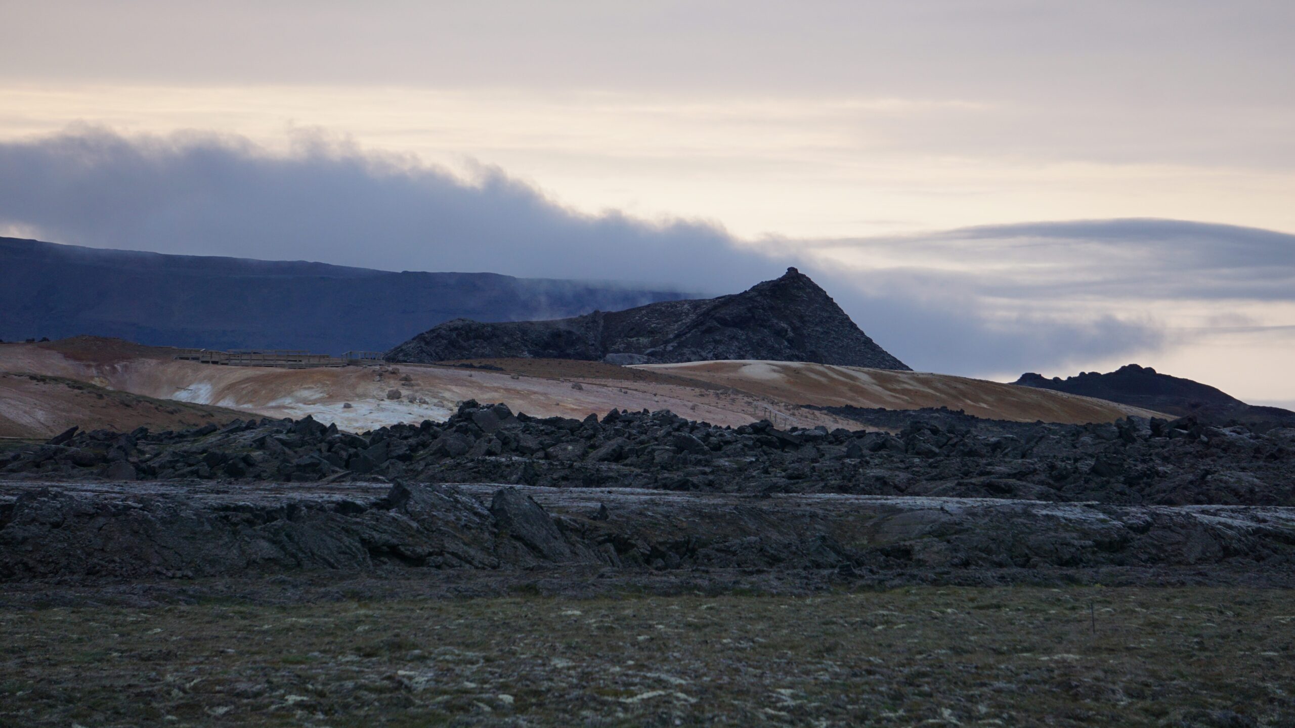Pola lawowe w kompleksie wulkanicznym Krafla