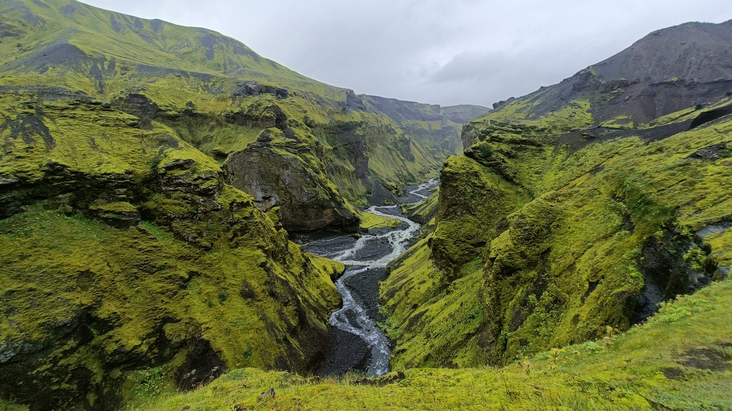Islandia - W krainie Thora. Zdjęcia nie oddają ogromu tego miejsca.
