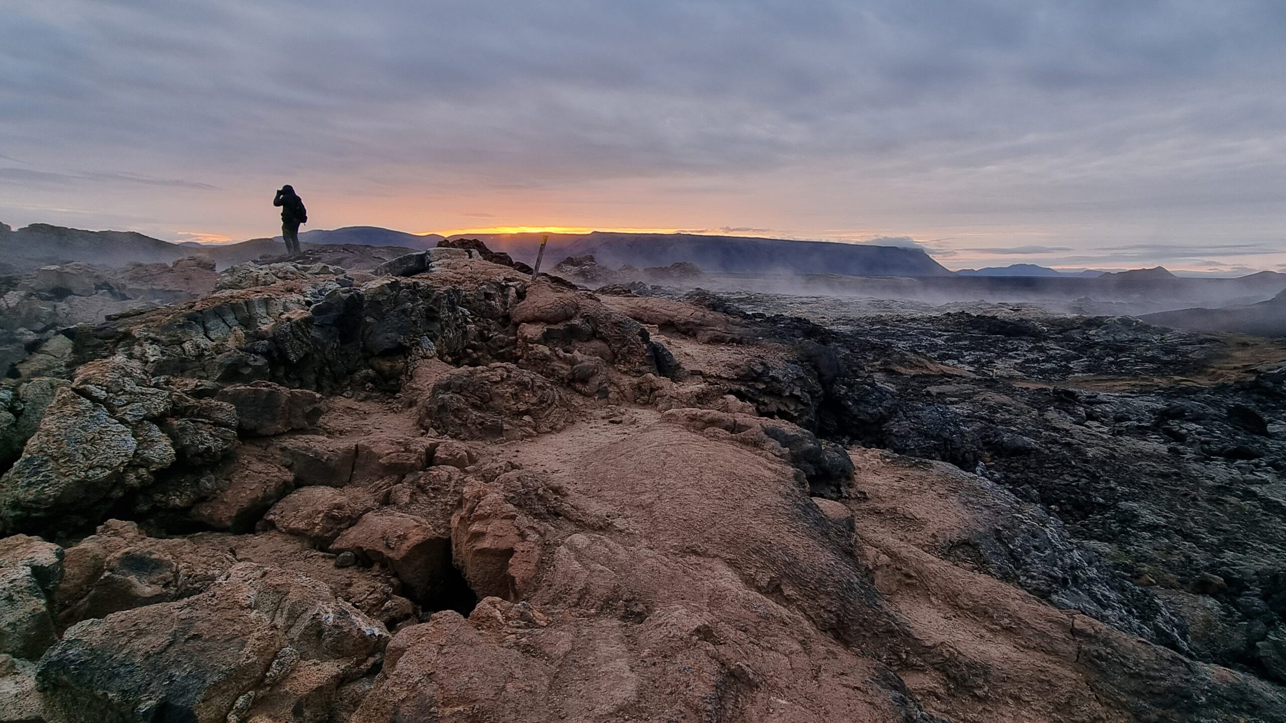 Zachód słońca na czynnym wulkanie Leirhnjúkur