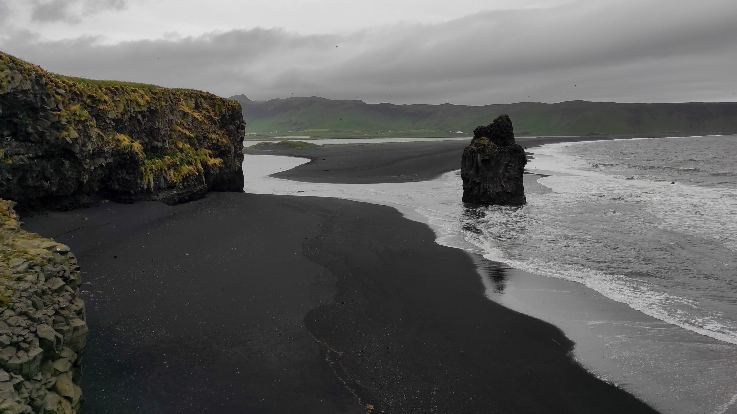 Widok na plażę Reynisfjara