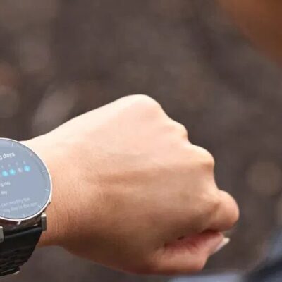 amazfir active 3 premium na nadgarstku biegaczki