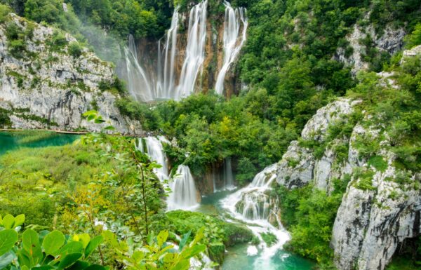 Jeziora Plitwickie to zdecydowanie jedna z 5 najlepszych miejsc na wycieczki w Europie