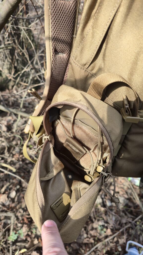 kieszenie Guardian Multi Pouch otwarte