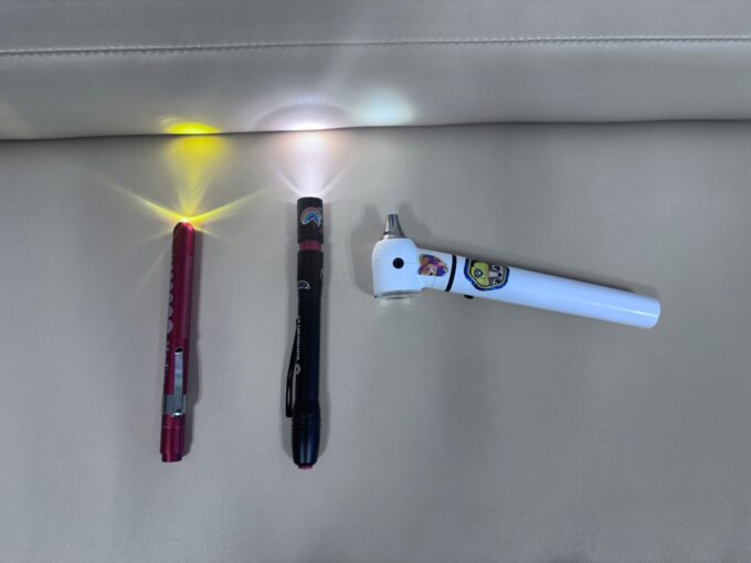 Porównanie światła Mactronic MedLite, Mactronic Sunscan 5.1 i otoskopu