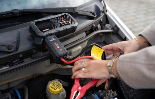 Xtorm JumpStarter SuperBoost w działaniu