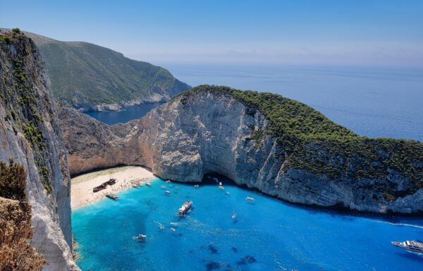 Navagio - malownicza plaża na Zakintos