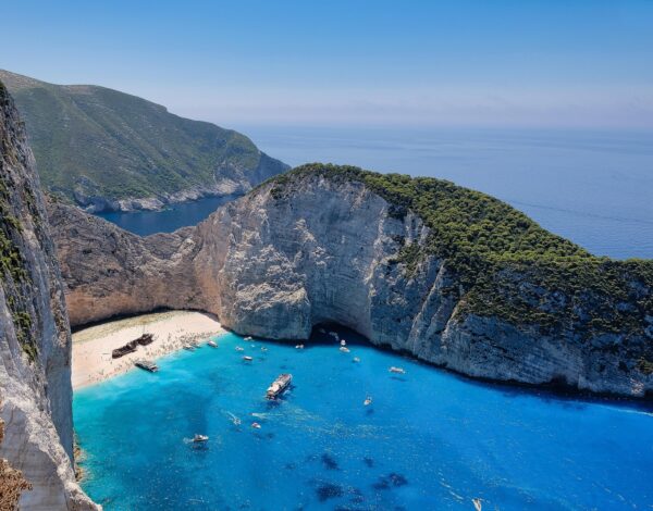 Navagio - malownicza plaża na Zakintos