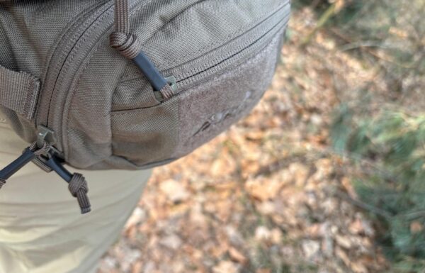 nerka Helikon Possum-Cordura przypięta do pasa