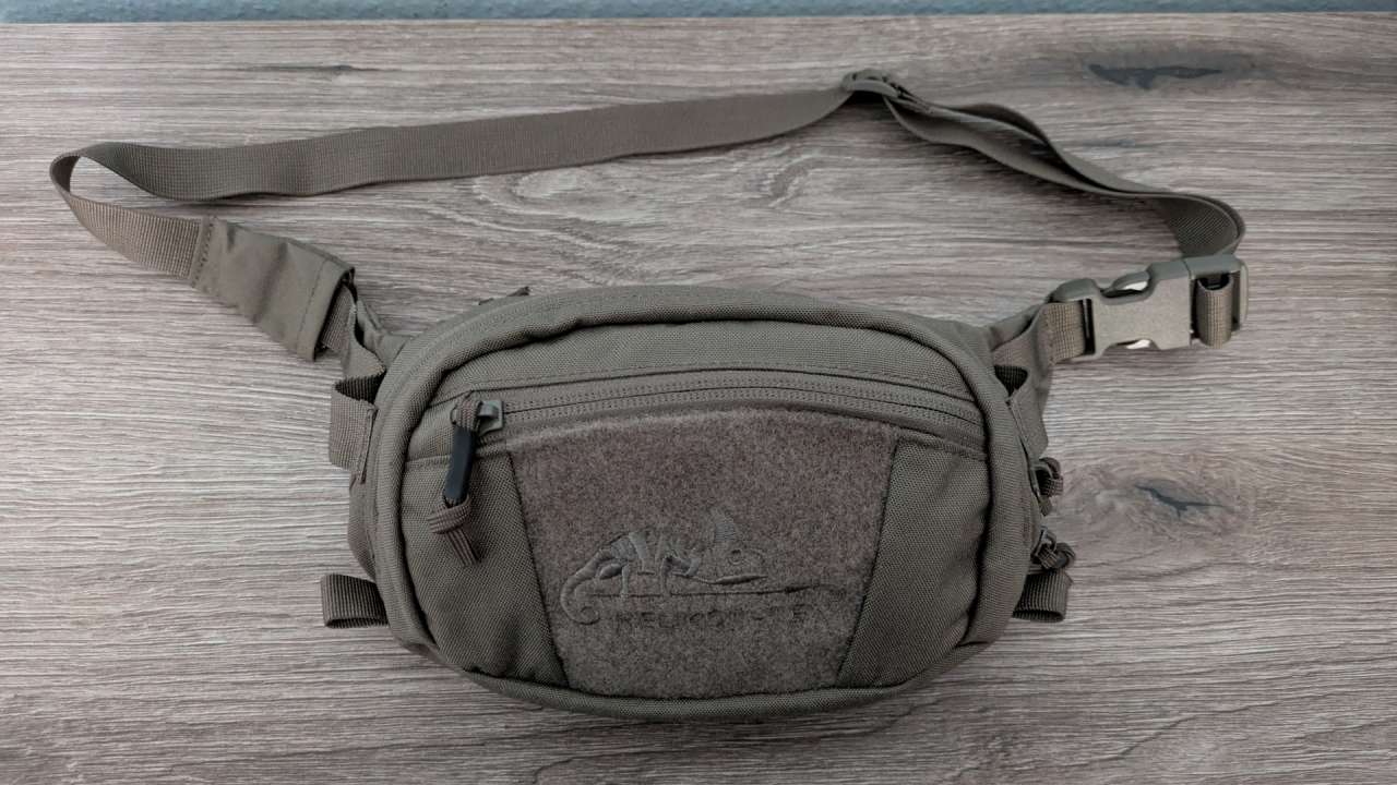 nerka helikon possum cordura położona na blacie