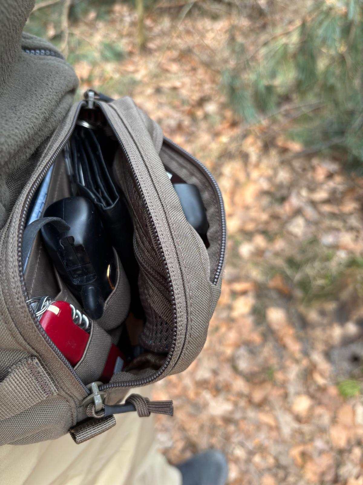 otwarta nerka helikon possum cordura - widać zawartość